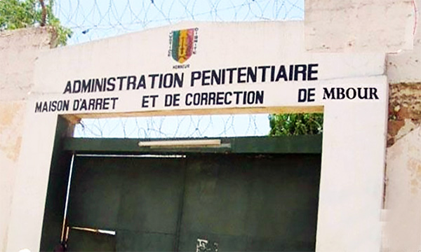 Mac de Mbour : avec l’aide de leurs téléphones portables, deux présumés meurtriers s’évadent de la prison