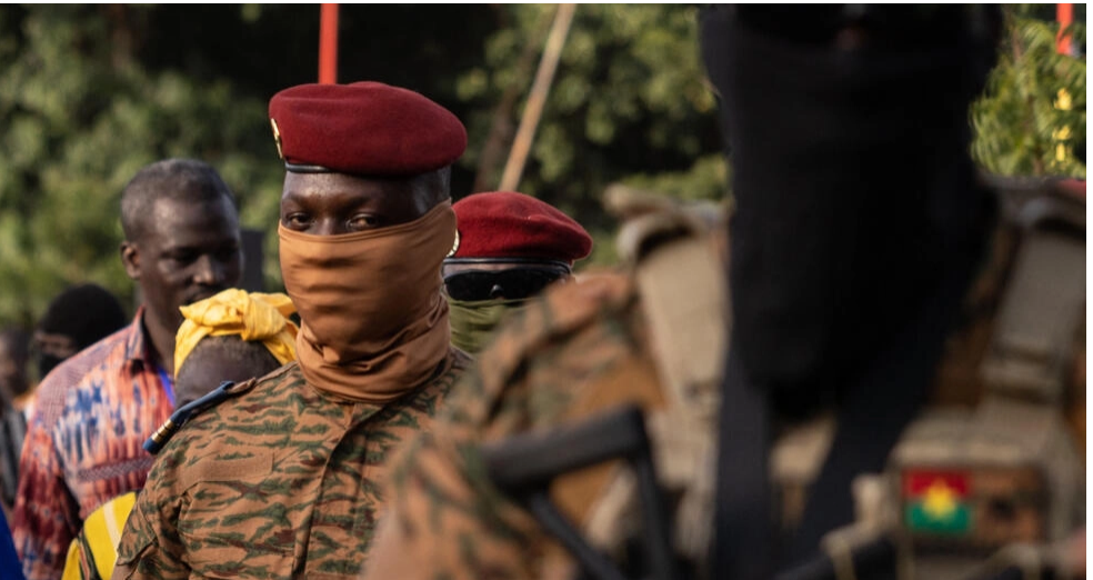 Burkina Faso: le chef de l’État préside un Conseil des ministres mais soulève toujours des questions