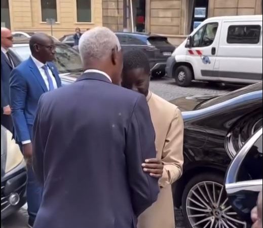 Paris : Bassirou Diomaye Faye rend visite à l’ancien président Abdou Diouf (Vidéo)