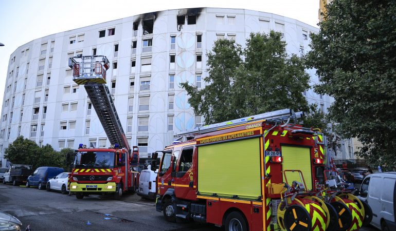 Sept morts dans l’incendie d’un immeuble à Nice : la piste criminelle privilégiée