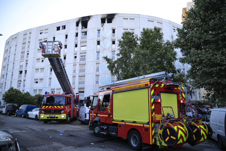 Sept morts dans l’incendie d’un immeuble à Nice : la piste criminelle privilégiée