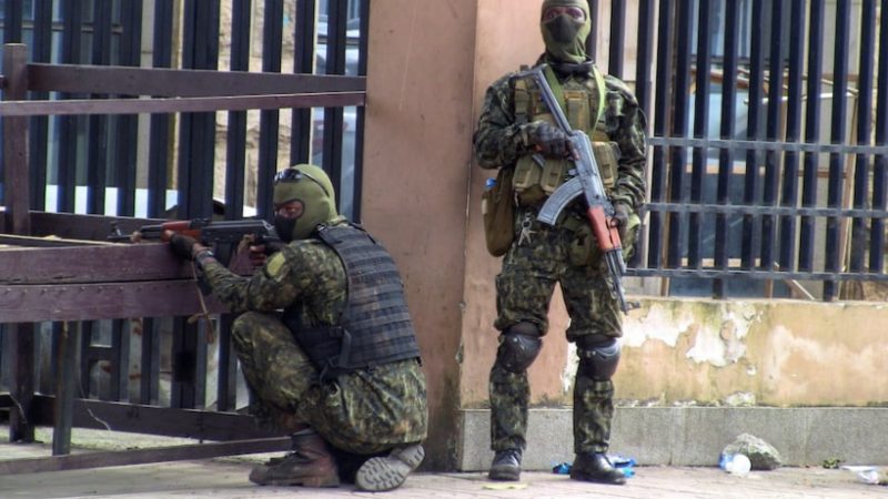 Sénégal : un membre des Forces spéciales guinéennes arrêté à Dakar par Interpol