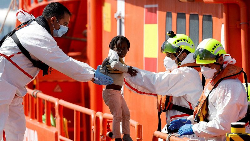 Îles Canaries : 230 migrants secourus à bord de trois pirogues »