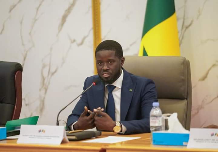 JO 2024 : Le Président Bassirou Diomaye Faye remet le drapeau national aux athlètes ce soir à Paris