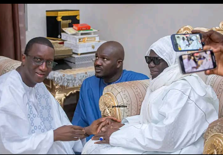 Touba : L’ancien PM Amadou BA reçu par Serigne Mountakha