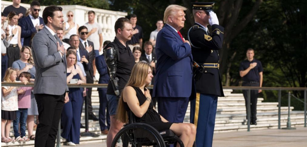 États-Unis: Donald Trump accusé d’avoir enfreint une loi fédérale au cimetière d’Arlington