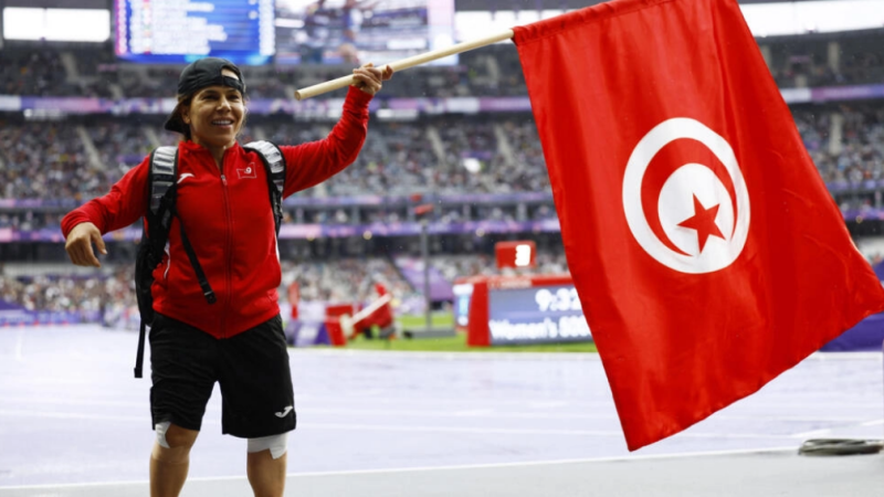 Jeux paralympiques: la Tunisienne Raoua Tlili médaille d’or au lancer de poids