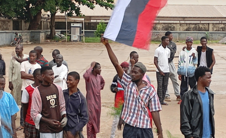 Nigeria: des drapeaux russes brandis lors des manifestations antigouvernementales