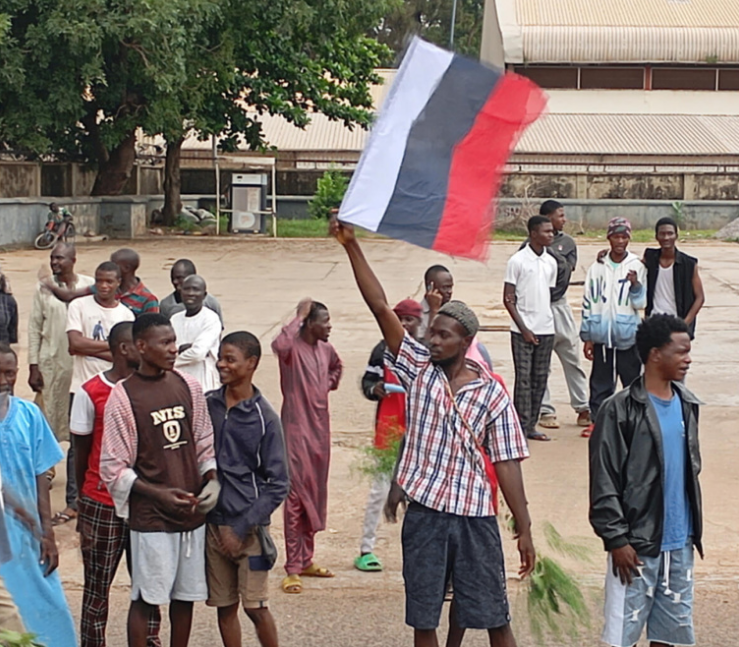 Nigeria: des drapeaux russes brandis lors des manifestations antigouvernementales