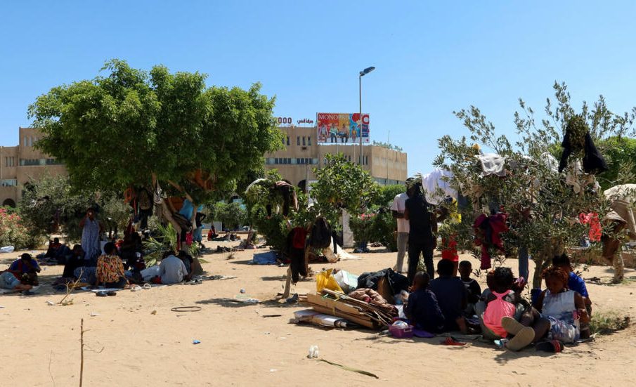 70 migrants sénégalais retenus en Tunisie par des bandes armées : le maire de Thiaroye-sur-mer dénonce le silence des autorités