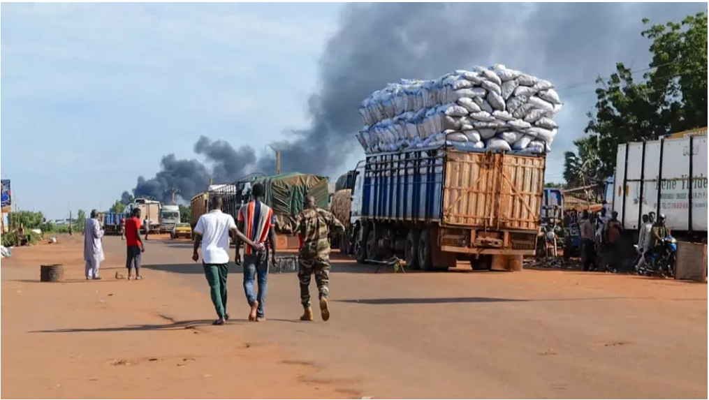 Mali: les attaques jihadistes d’envergure du Jnim à Bamako, des attentats symboliques