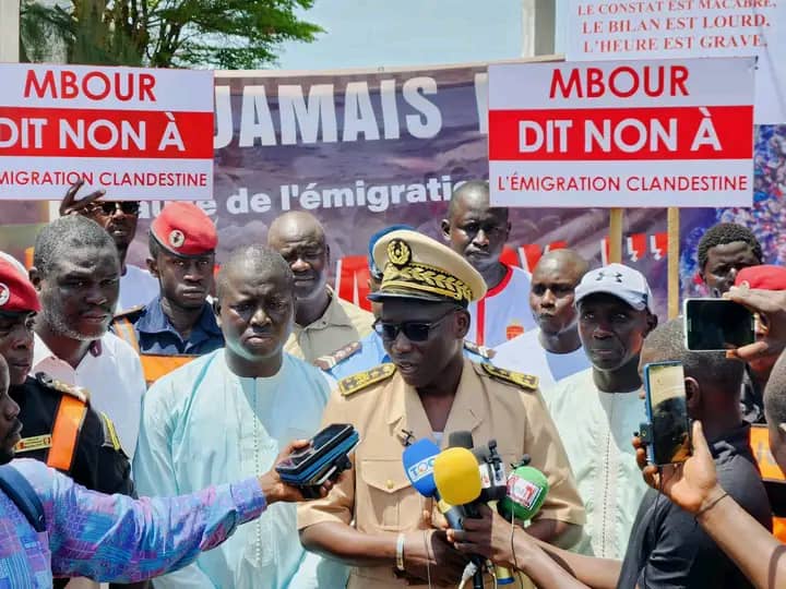 Marche silencieuse contre l’émigration irrégulière à Mbour: Un mémorandum de 22 mesures remis au préfet