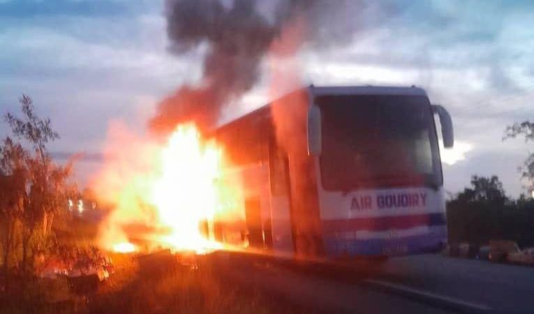 Goudiry : un bus prend feu, aucune perte en vie humaine (source sécuritaire)