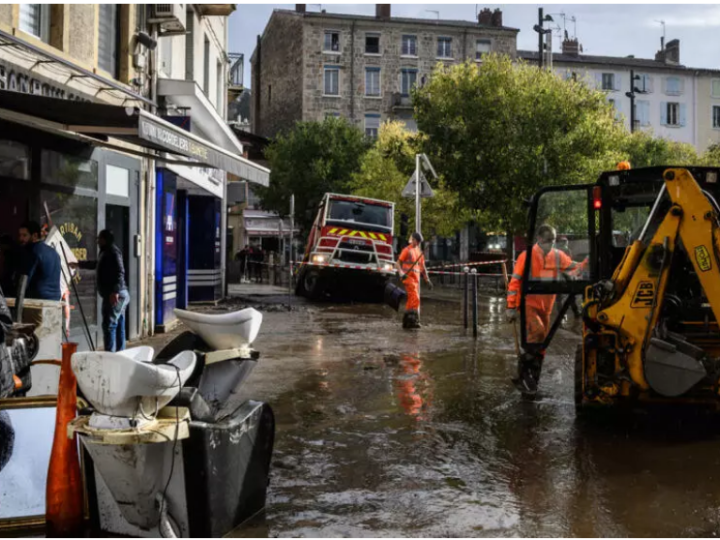 Intempéries en France: déblaiement et évaluation des dégâts après les pluies exceptionnelles