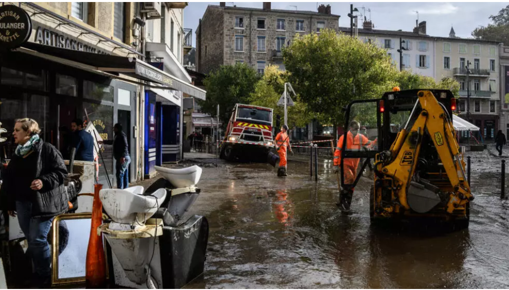 Intempéries en France: déblaiement et évaluation des dégâts après les pluies exceptionnelles