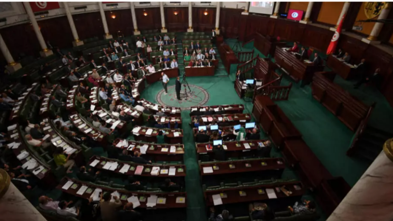 Présidentielle en Tunisie: des professeurs de droit s’insurgent contre un amendement à la loi électorale