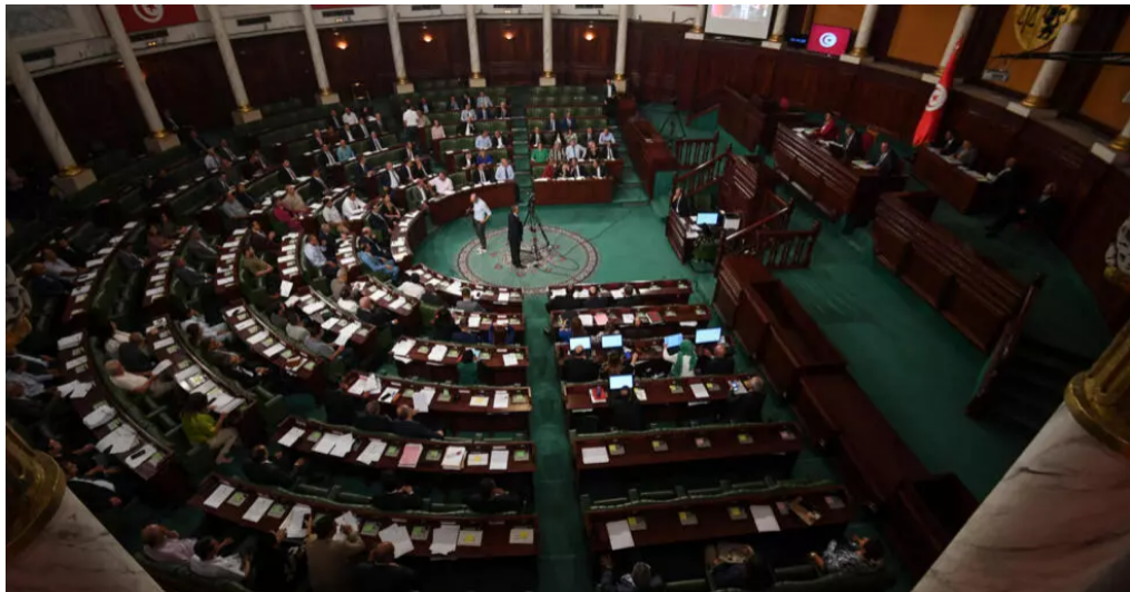 Présidentielle en Tunisie: des professeurs de droit s’insurgent contre un amendement à la loi électorale