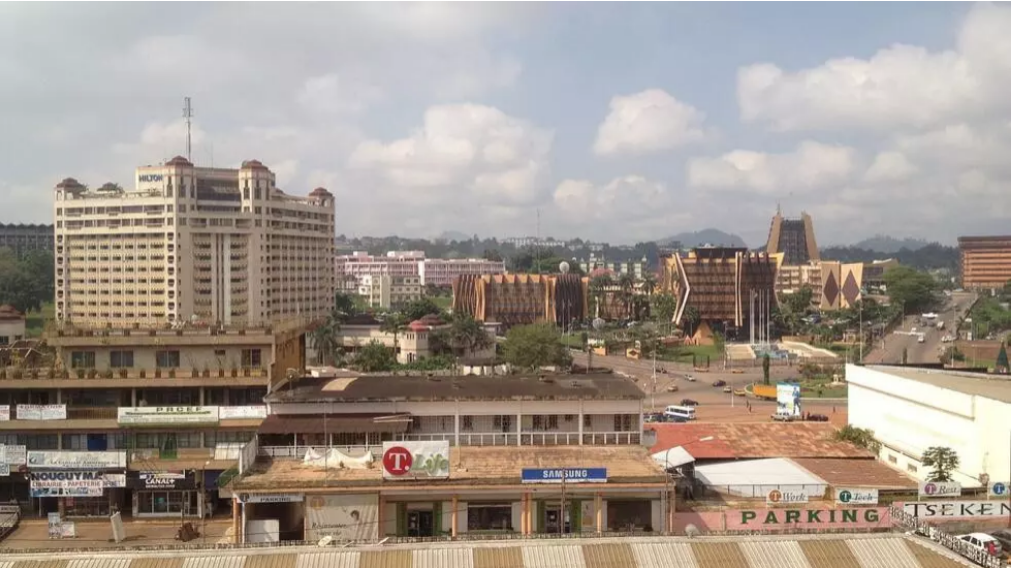 Cameroun: une vidéo de maltraitance du chanteur Longuè Longuè refait surface sur les réseaux sociaux