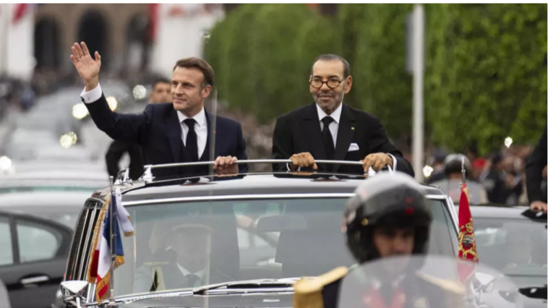 Emmanuel Macron accueilli en grande pompe au Maroc par Mohammed VI pour sceller leur réconciliation