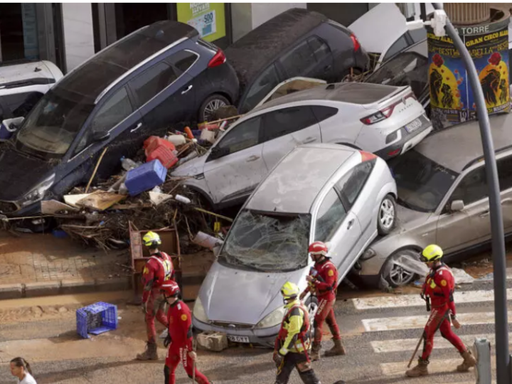 Inondations catastrophiques à Valence: l’Espagne entame un deuil national de trois jours