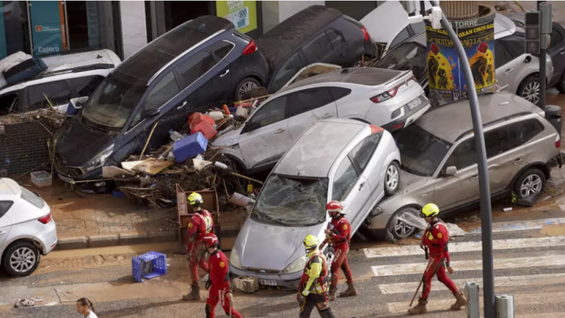 Inondations catastrophiques à Valence: l’Espagne entame un deuil national de trois jours