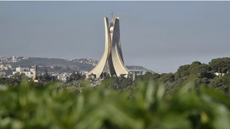 Afrique: la présidente de l’Inde débute en Algérie une tournée pour resserrer les liens avec le continent