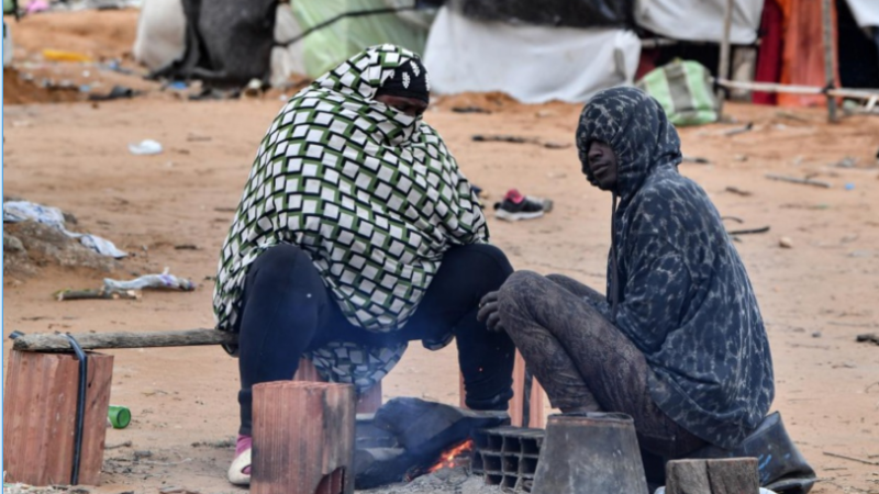 Tunisie: des experts de l’ONU dénoncent les violences envers les migrants interceptés en mer