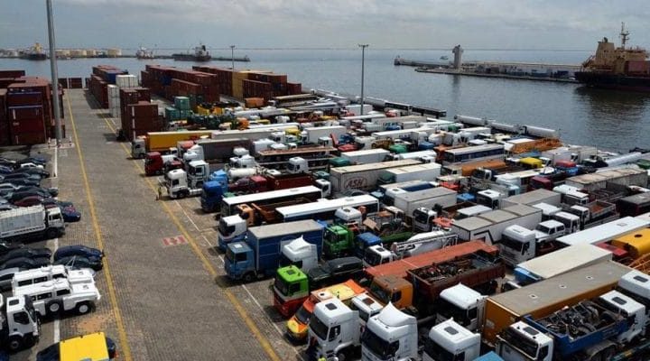 Port de Dakar : la Douane réclame plus de 800 milliards F Cfa à…