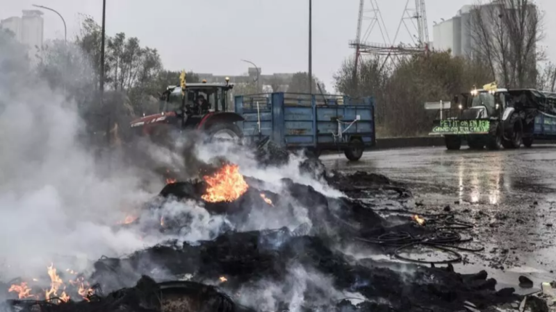 France: les agriculteurs lèvent le blocage du port de Bordeaux après un engagement du gouvernement