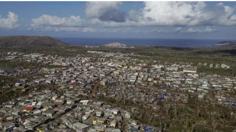 Cyclone Chido à Mayotte: les prioritaires sont évacués au compte-gouttes vers l’île de La Réunion